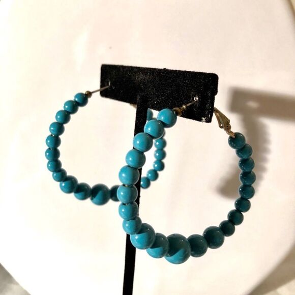 🍭6/$30 Blue beaded Hoops - Picture 2 of 3
